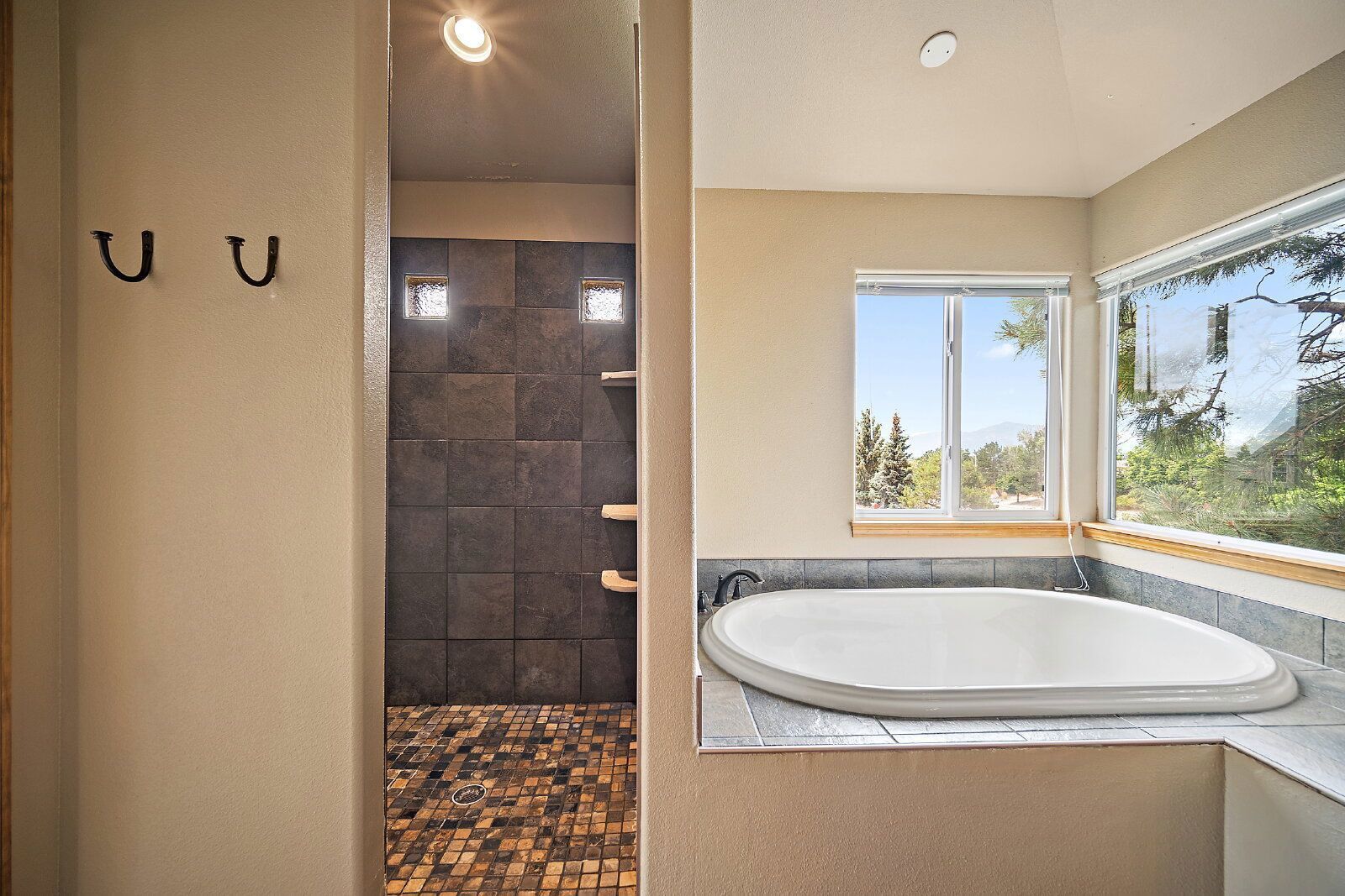 December & January Rent Free property image