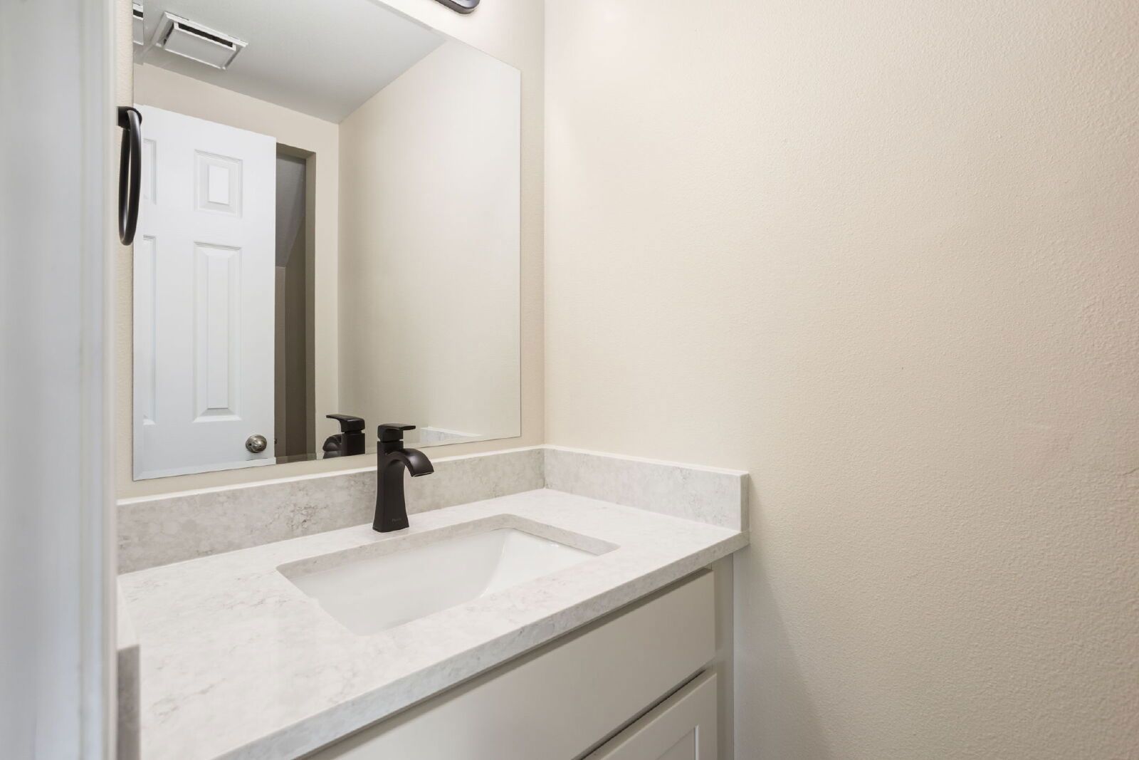 Move In Now – January Free + $500 Off February property image