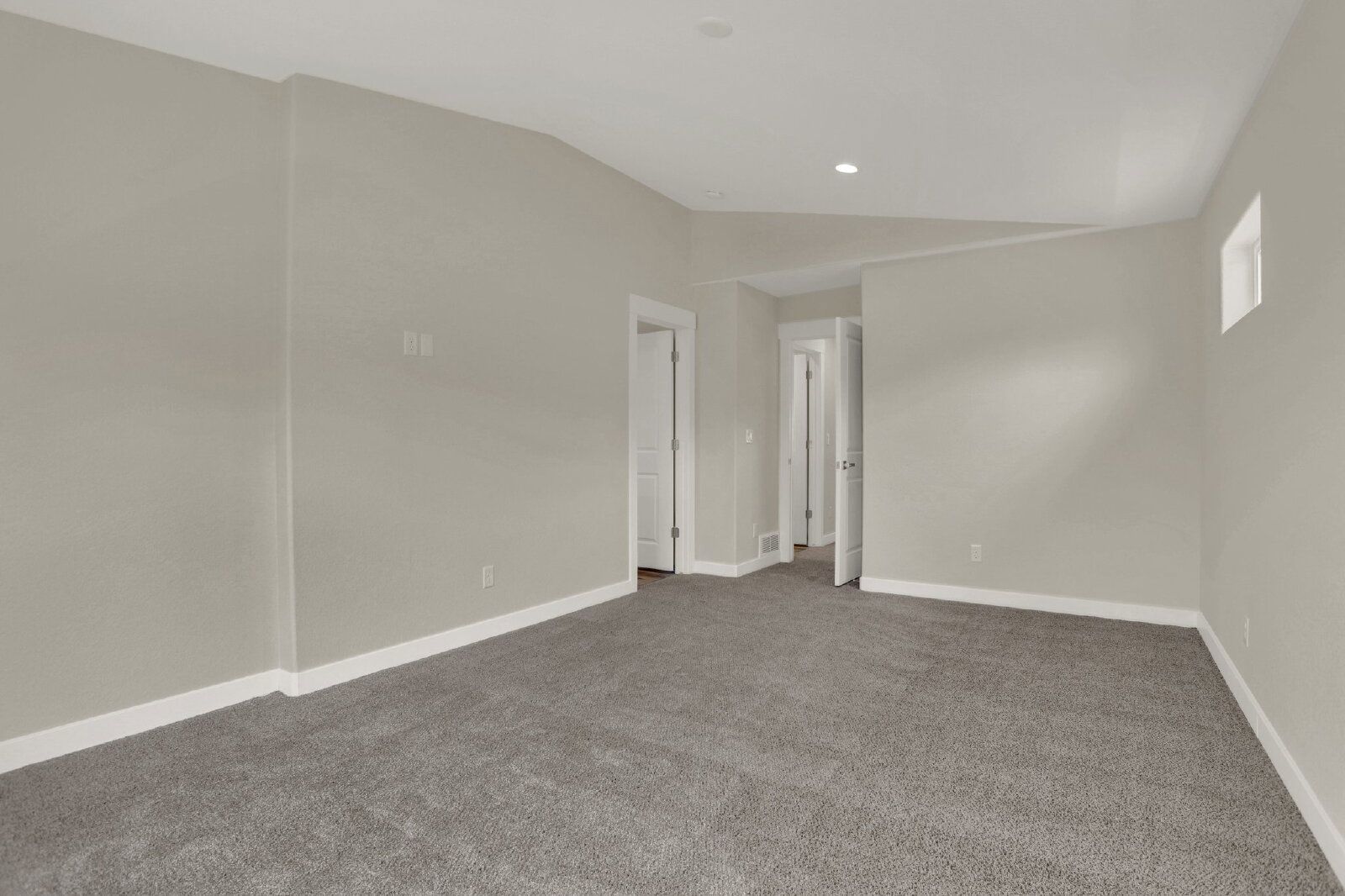 Modern 4-Bedroom Townhome with Finished Basement and Pikes Peak Views property image