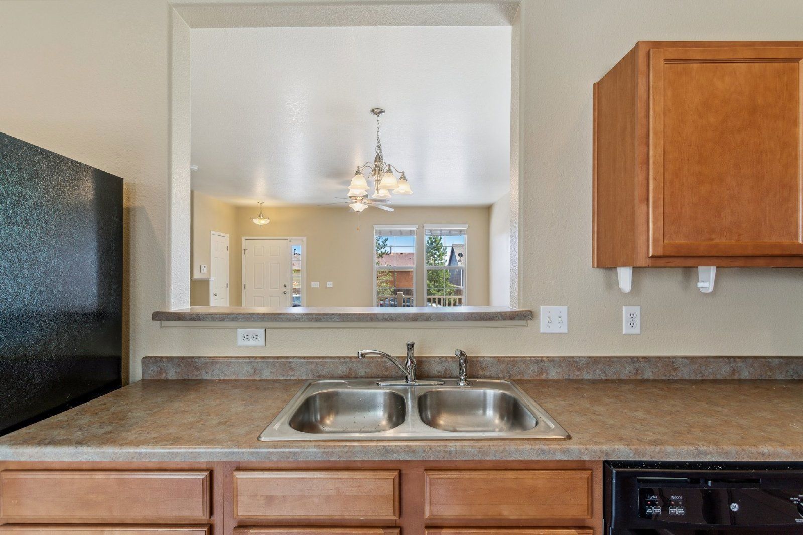 Well-Maintained 3-Bedroom Townhome with Central A/C and Open Layout property image