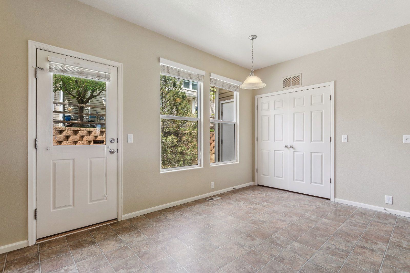 Well-Maintained 3-Bedroom Townhome with Central A/C and Open Layout property image