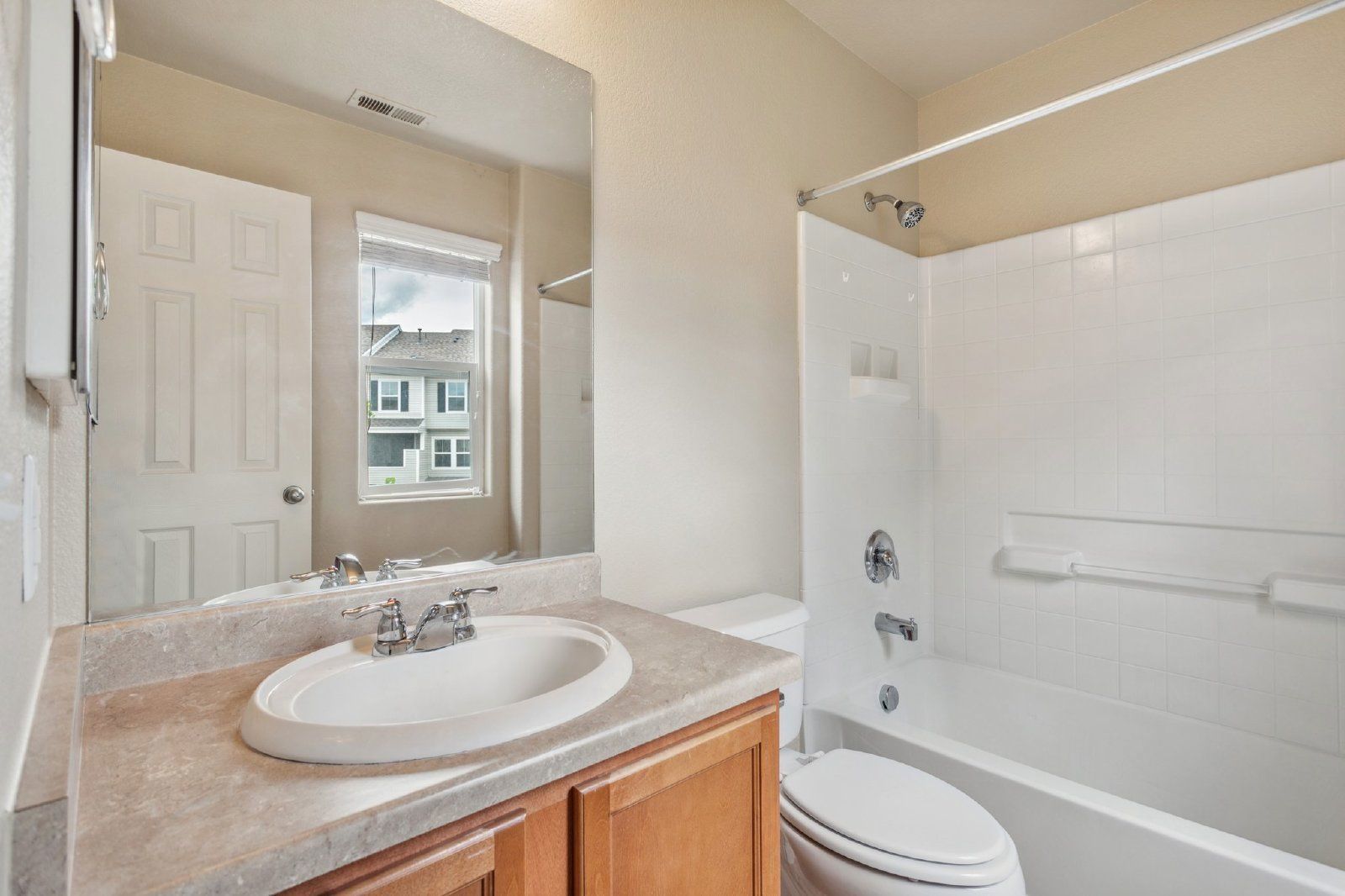 Well-Maintained 3-Bedroom Townhome with Central A/C and Open Layout property image