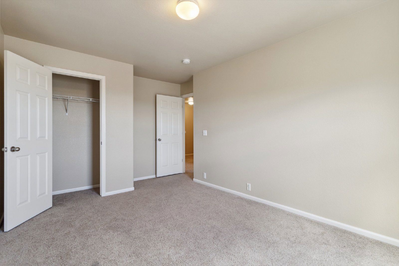 Well-Maintained 3-Bedroom Townhome with Central A/C and Open Layout property image