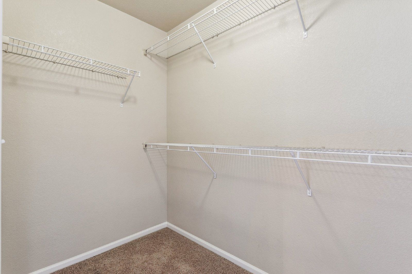 Well-Maintained 3-Bedroom Townhome with Central A/C and Open Layout property image