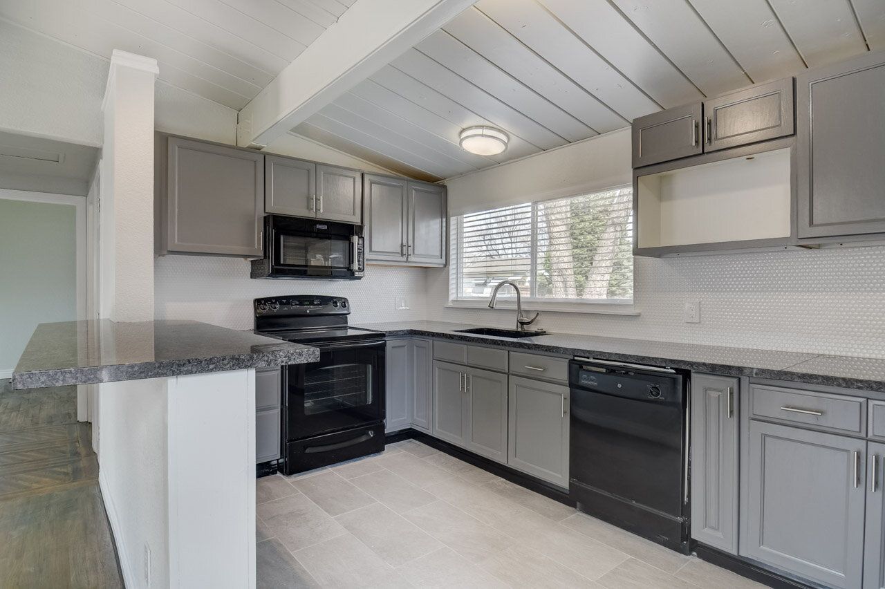 Charming Renovated 2-Bedroom Home Near Downtown Colorado Springs property image