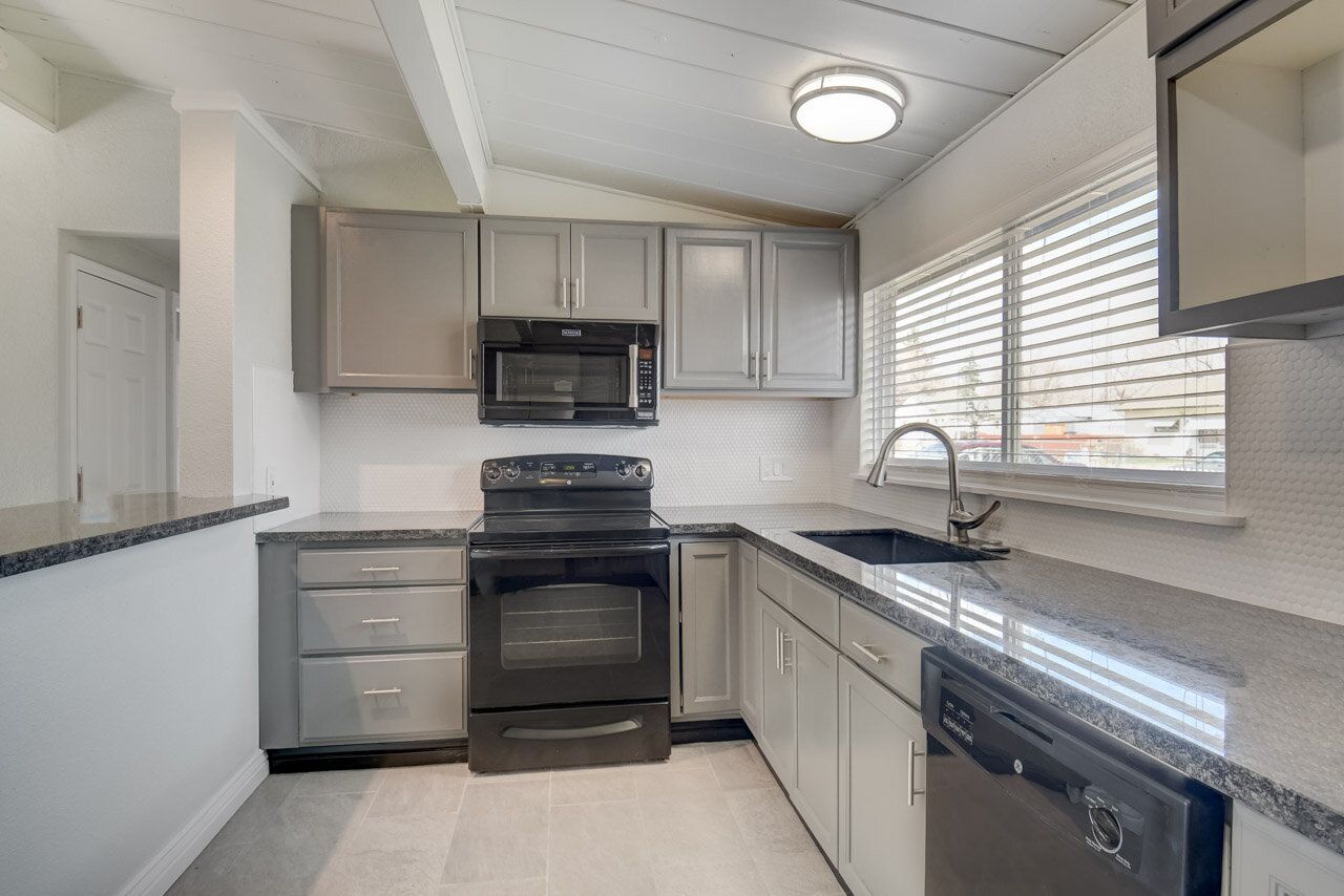 Charming Renovated 2-Bedroom Home Near Downtown Colorado Springs property image