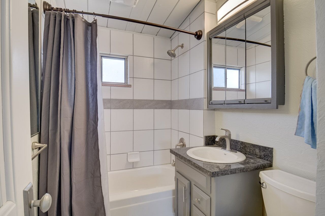 Charming Renovated 2-Bedroom Home Near Downtown Colorado Springs property image