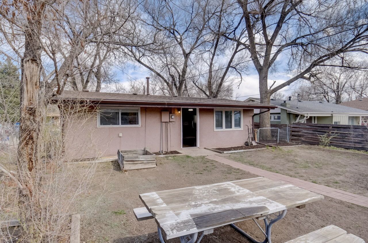 Charming Renovated 2-Bedroom Home Near Downtown Colorado Springs property image