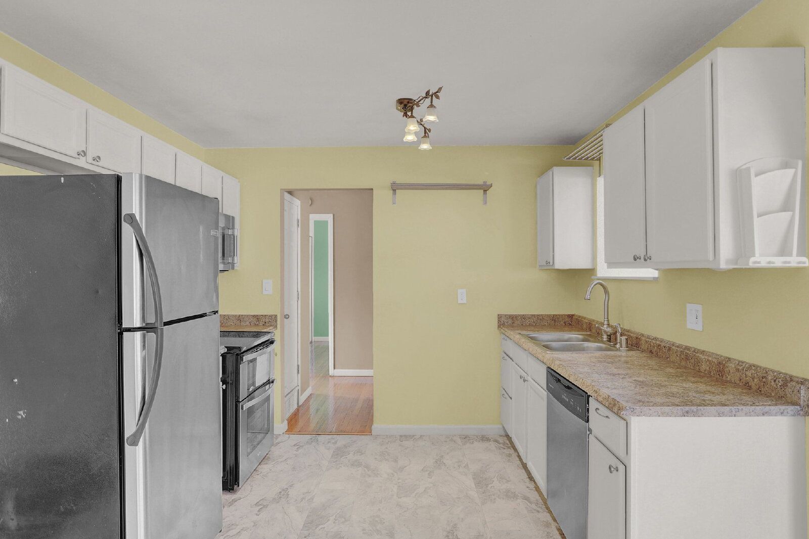 Spacious 4-Bedroom Bi-Level Home with Mountain Views and Convenient Location property image