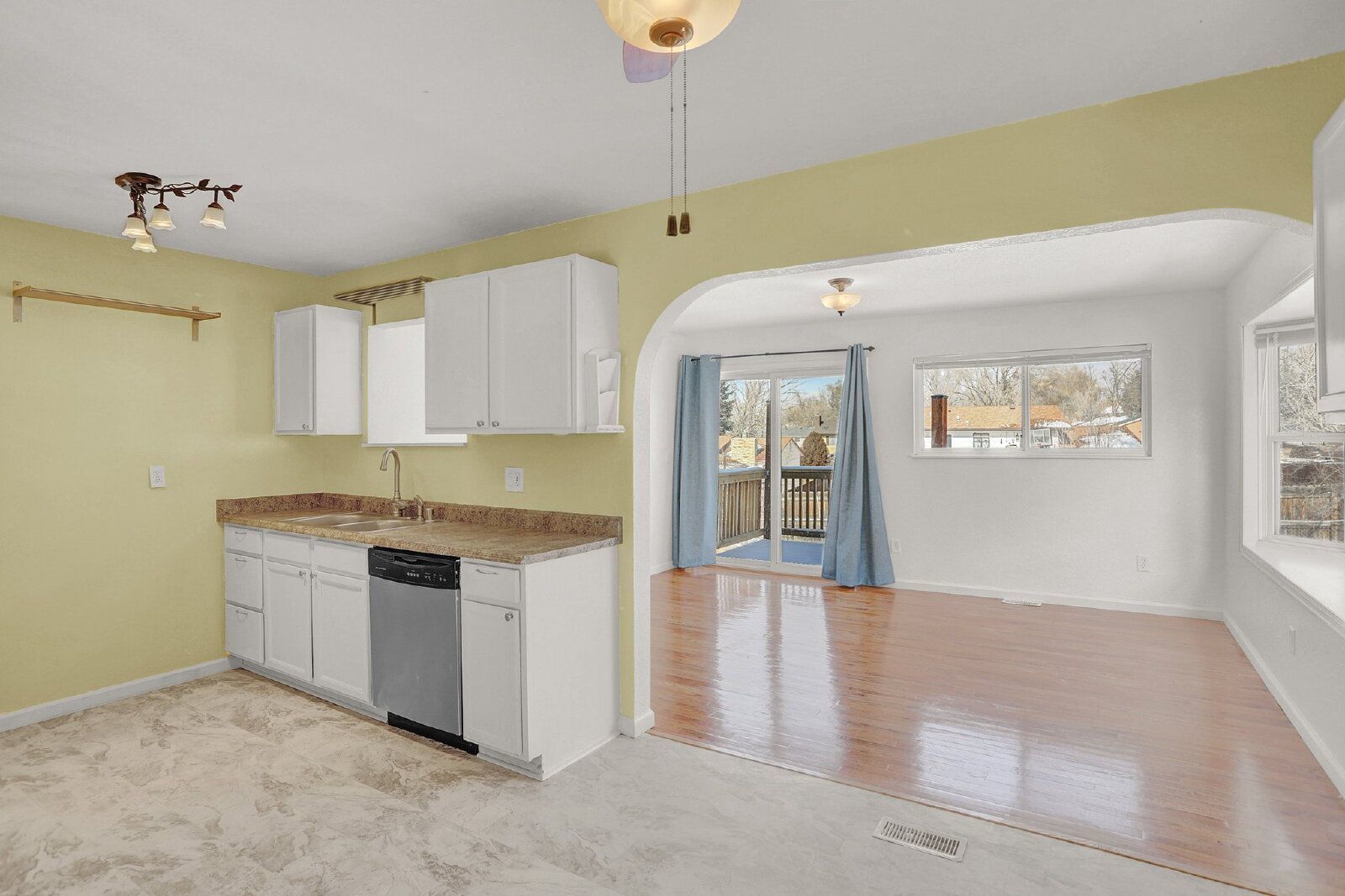 Spacious 4-Bedroom Bi-Level Home with Mountain Views and Convenient Location property image