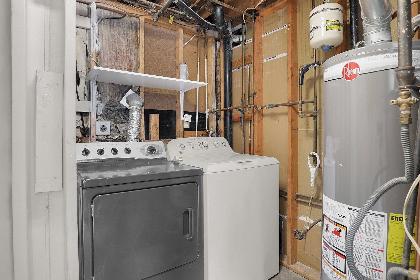 Spacious 4-Bedroom Bi-Level Home with Mountain Views and Convenient Location property image