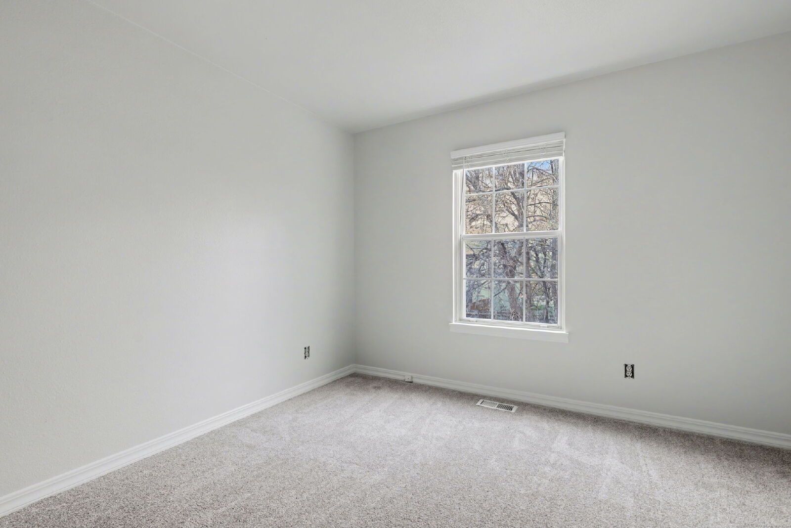 Comfortable 2-Bedroom Townhome with Private Courtyard and Updated Flooring property image