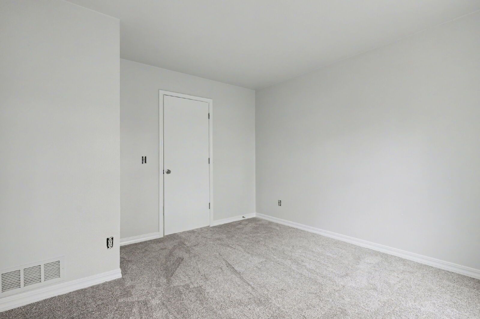 Comfortable 2-Bedroom Townhome with Private Courtyard and Updated Flooring property image