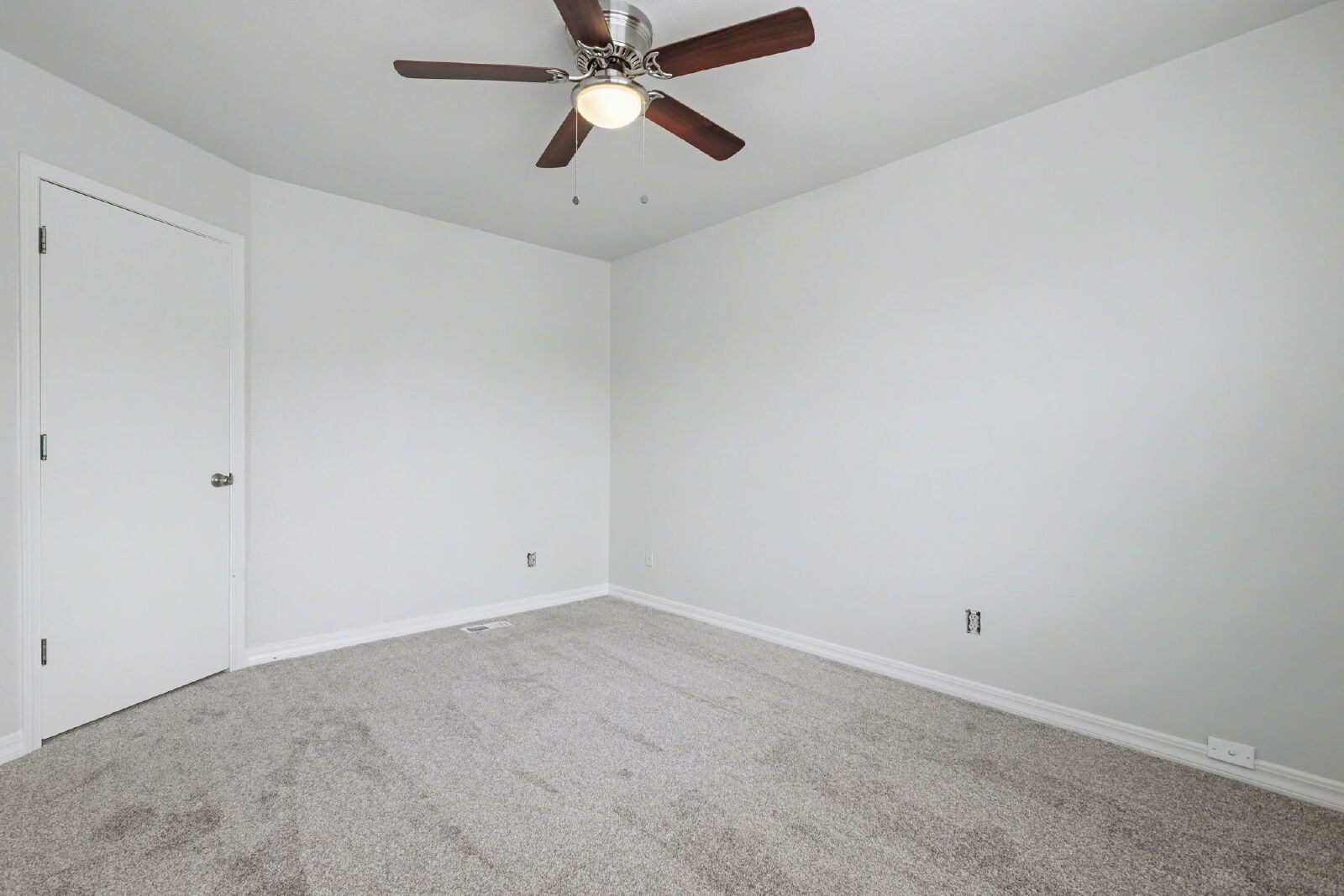 Comfortable 2-Bedroom Townhome with Private Courtyard and Updated Flooring property image