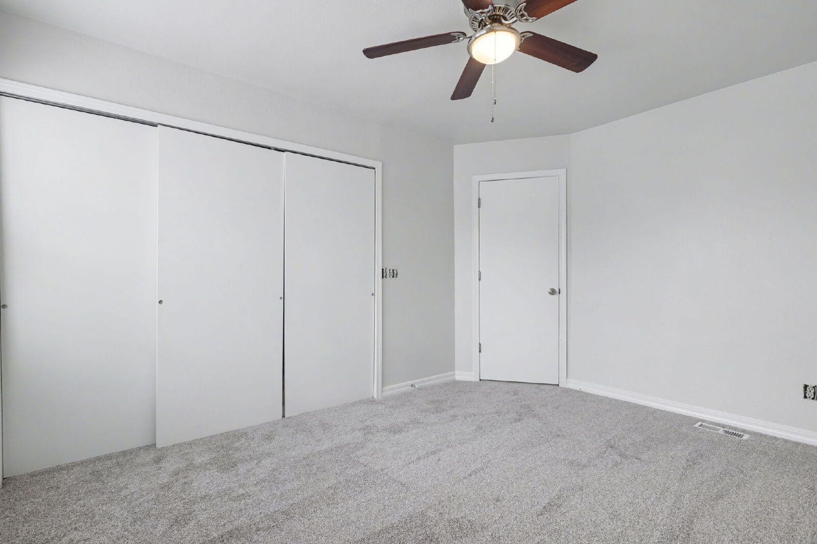 Comfortable 2-Bedroom Townhome with Private Courtyard and Updated Flooring property image