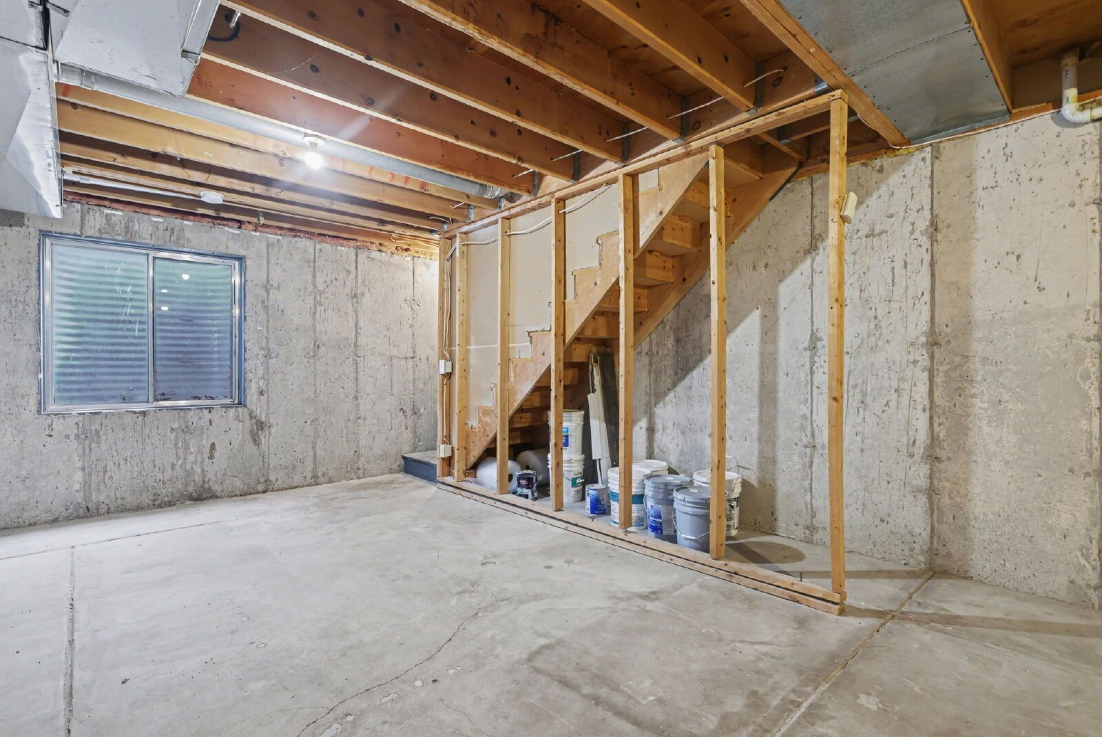 Comfortable 2-Bedroom Townhome with Private Courtyard and Updated Flooring property image