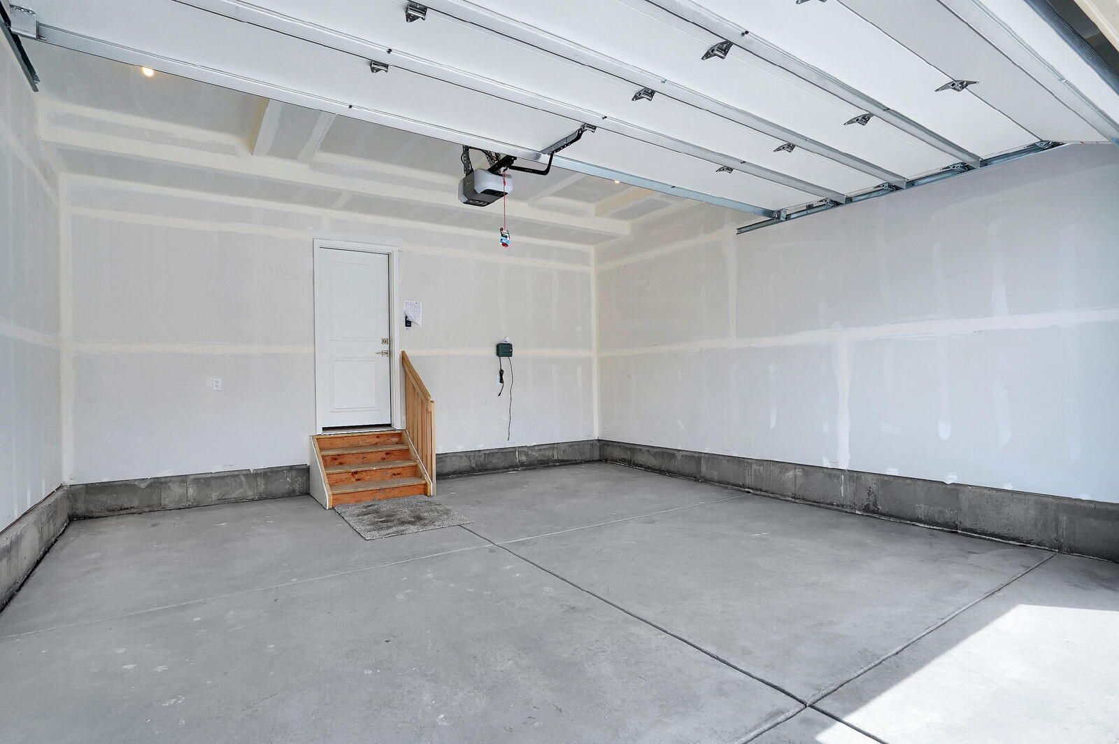 Spacious 3-Bedroom Home with Mountain Views and Open Layout in Central Colorado Springs property image