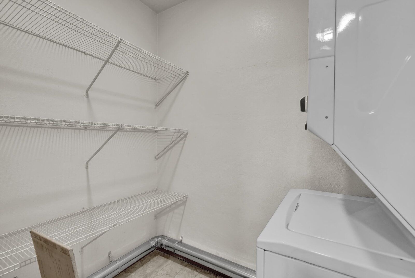 Updated 2-Bedroom Apartment Near Downtown with In-Unit Laundry property image