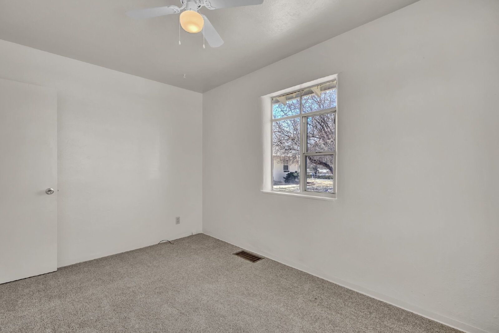 Updated 2-Bedroom Apartment Near Downtown with In-Unit Laundry property image