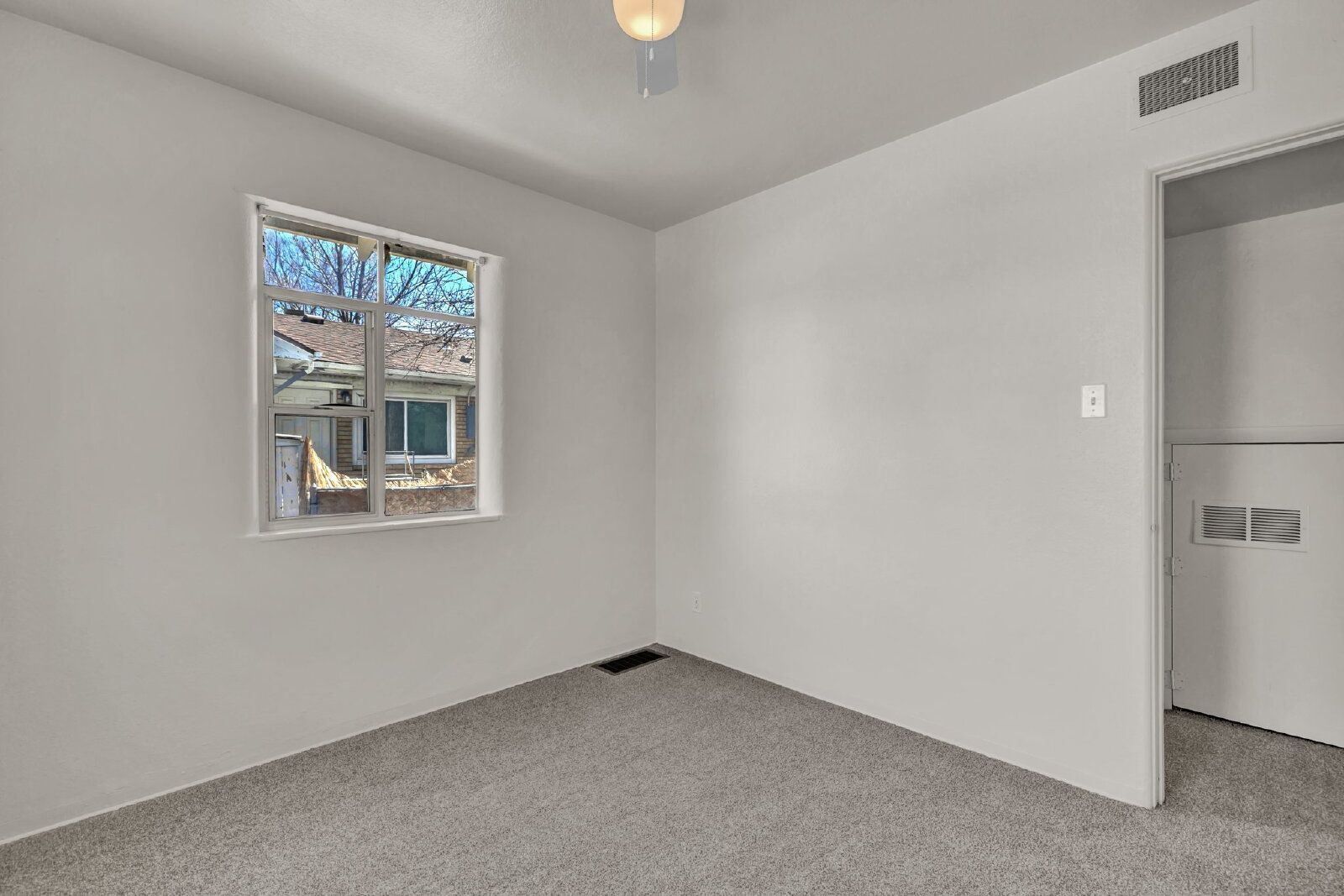 Updated 2-Bedroom Apartment Near Downtown with In-Unit Laundry property image
