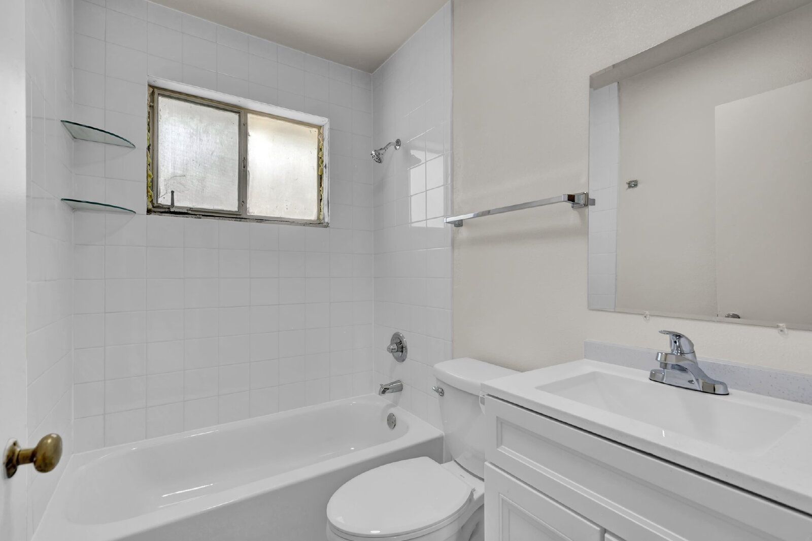 Updated 2-Bedroom Apartment Near Downtown with In-Unit Laundry property image