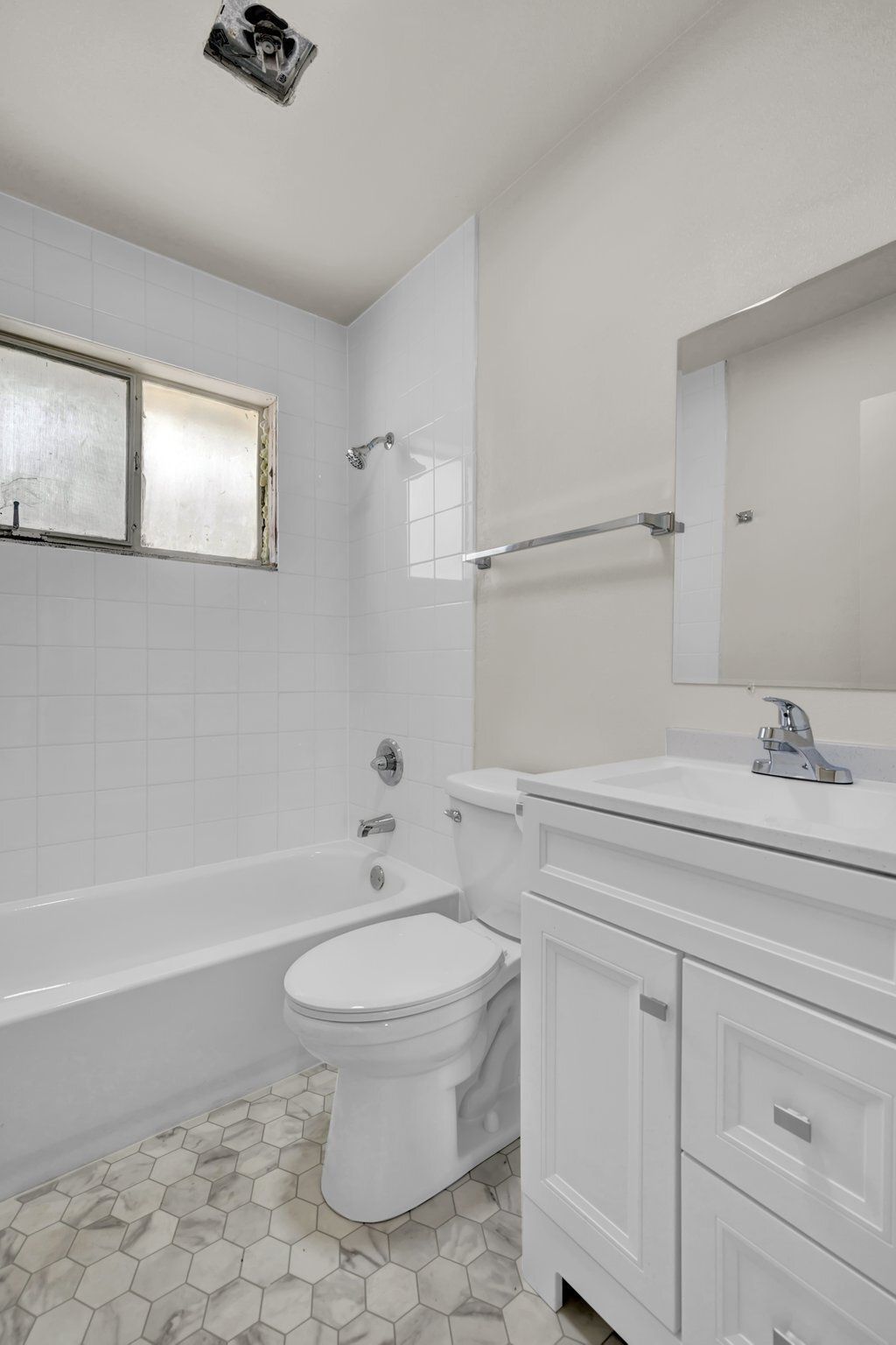 Updated 2-Bedroom Apartment Near Downtown with In-Unit Laundry property image