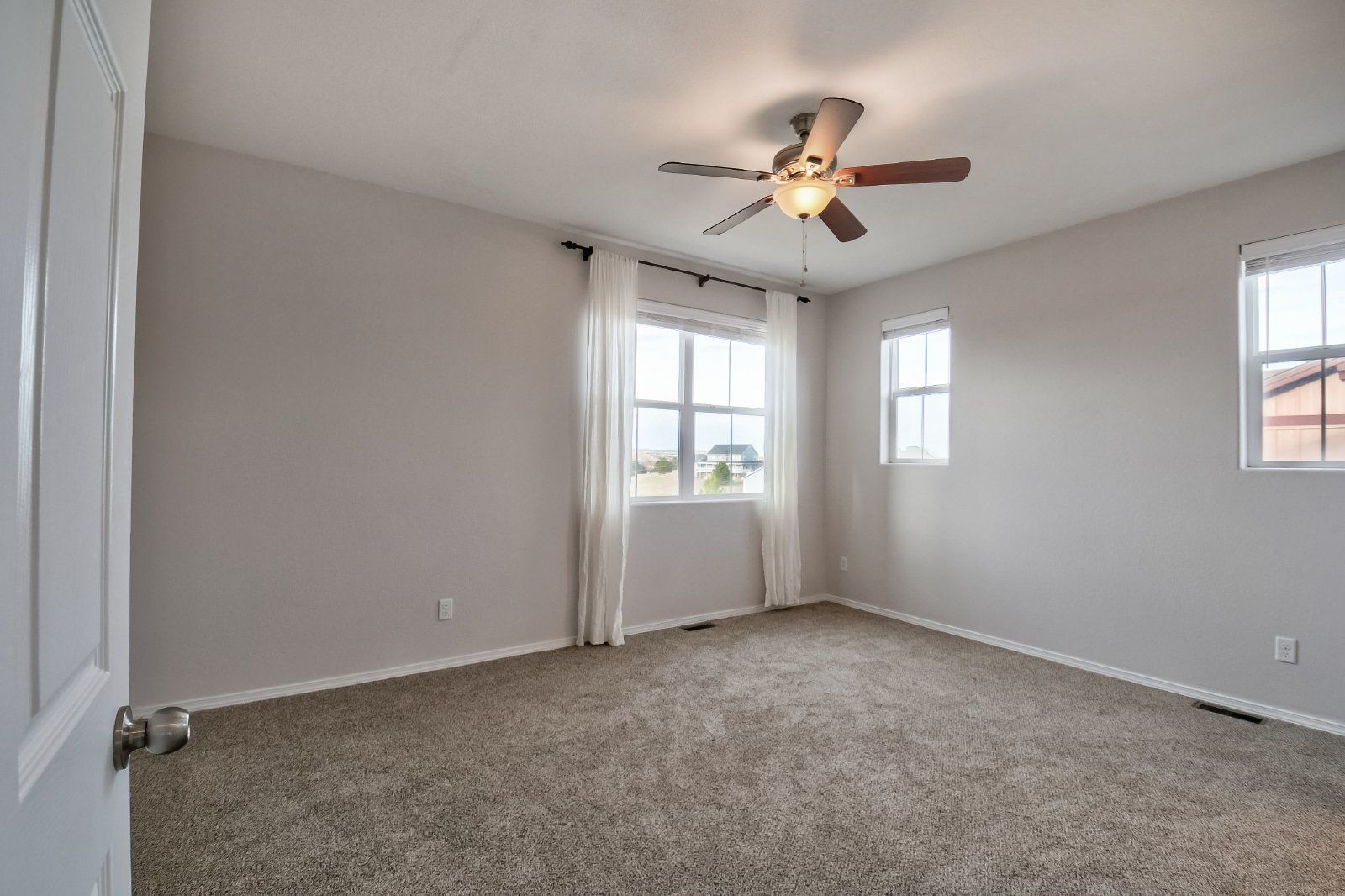 Immaculate 3-Bedroom Townhome with Stainless Steel Appliances and Attached Garage Near Peterson SFB property image