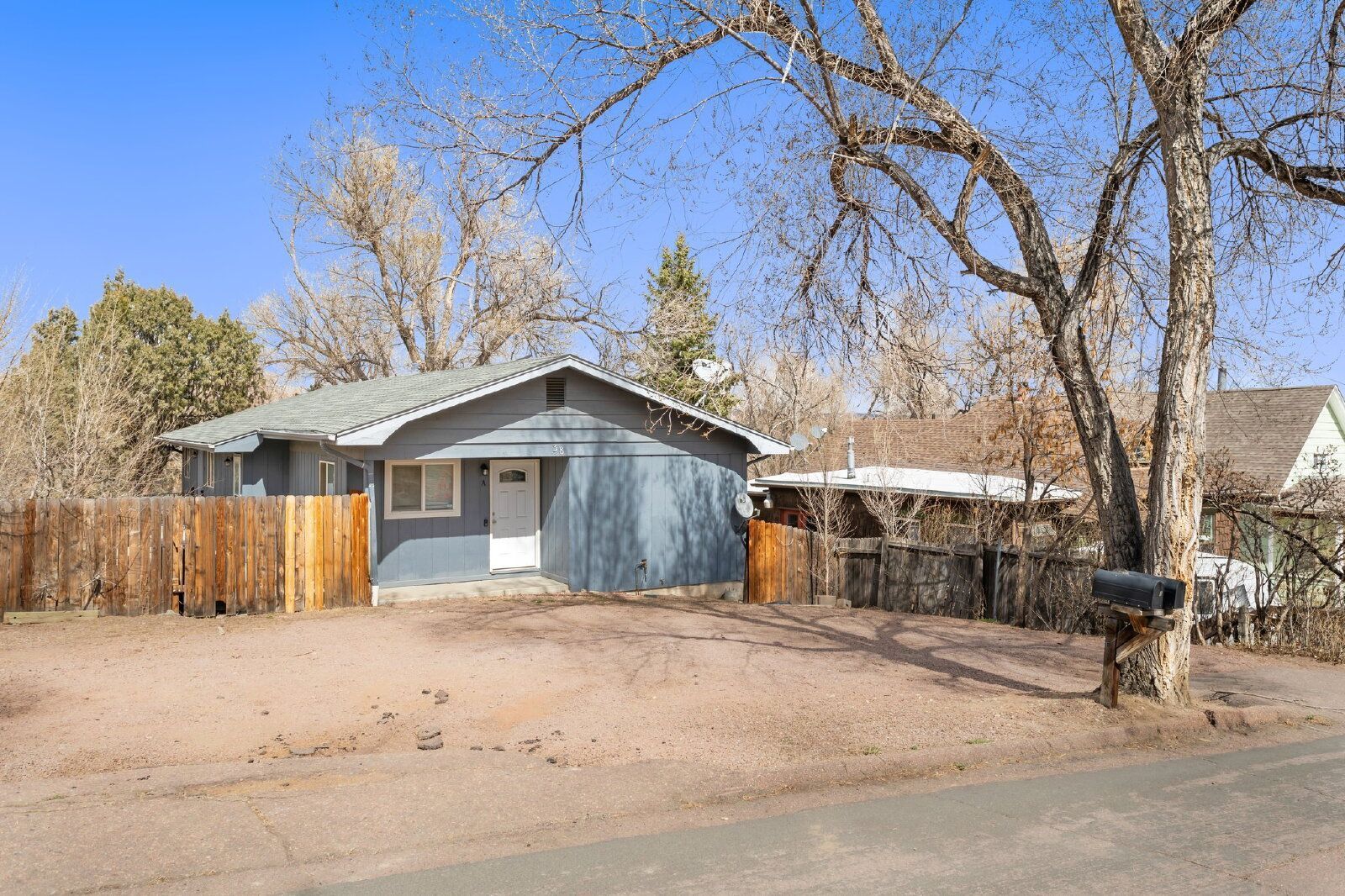 Spacious 3-Bedroom Duplex in the Ivywild Neighborhood – Steps from Ivywild School and Local Hotspots property image