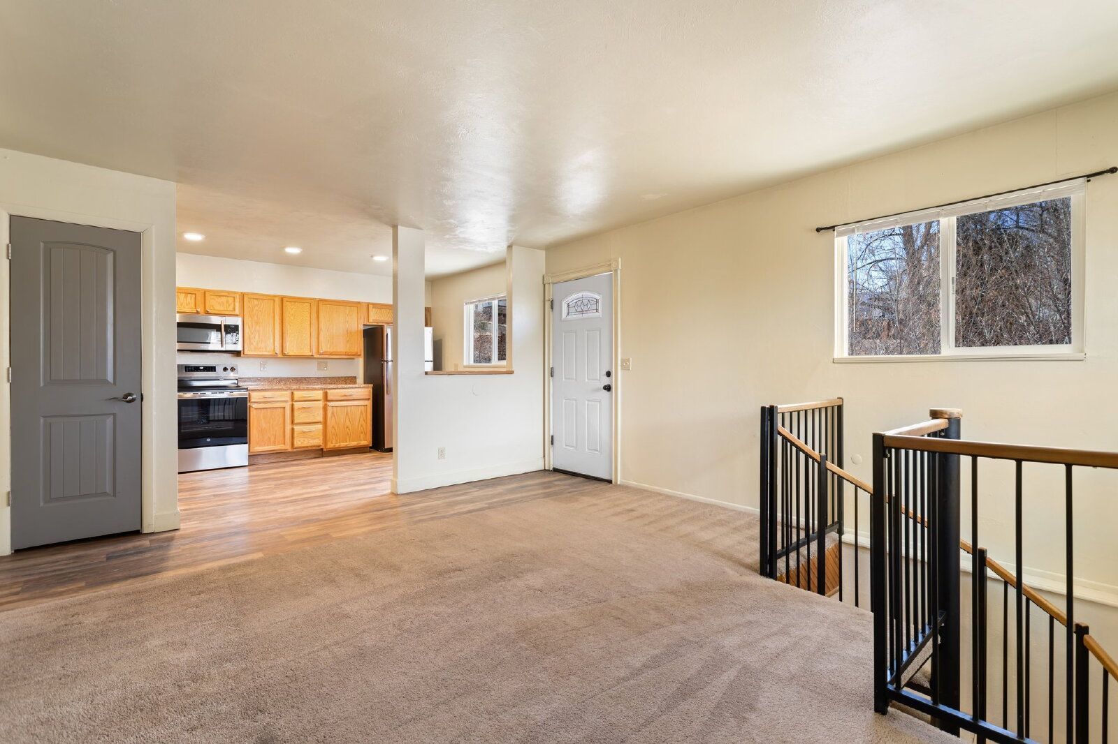 Spacious 3-Bedroom Duplex in the Ivywild Neighborhood – Steps from Ivywild School and Local Hotspots property image
