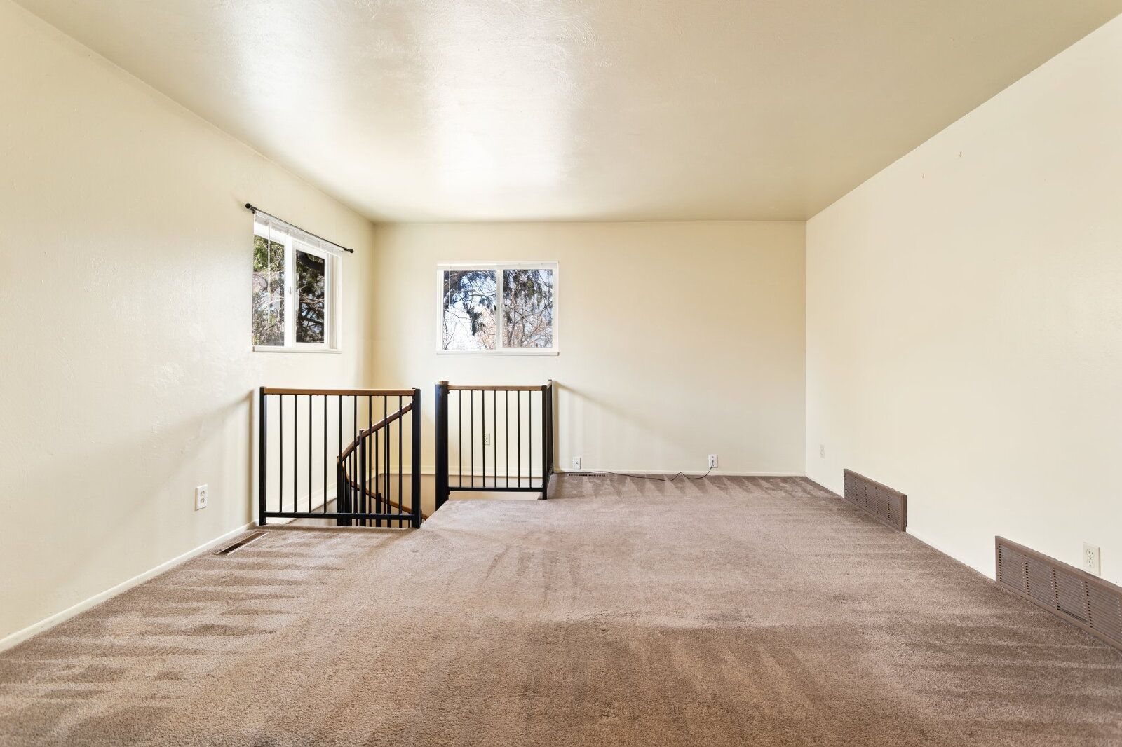 Spacious 3-Bedroom Duplex in the Ivywild Neighborhood – Steps from Ivywild School and Local Hotspots property image