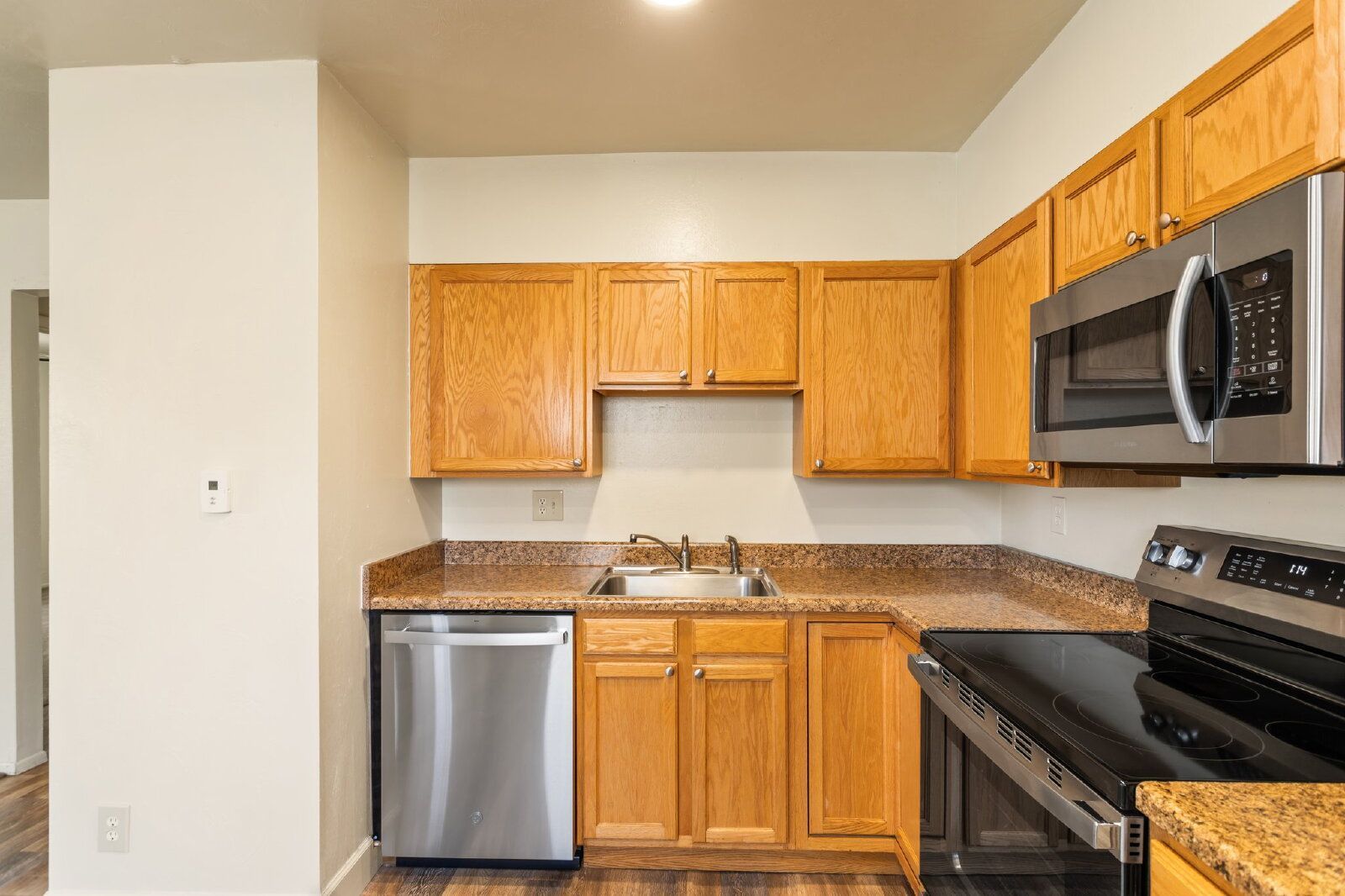Spacious 3-Bedroom Duplex in the Ivywild Neighborhood – Steps from Ivywild School and Local Hotspots property image