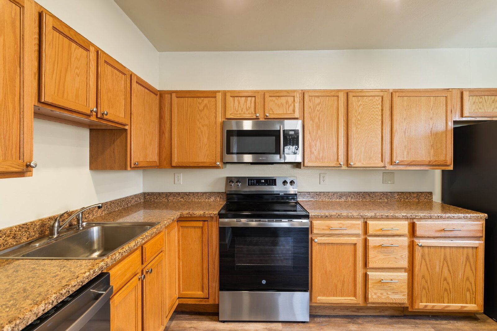 Spacious 3-Bedroom Duplex in the Ivywild Neighborhood – Steps from Ivywild School and Local Hotspots property image