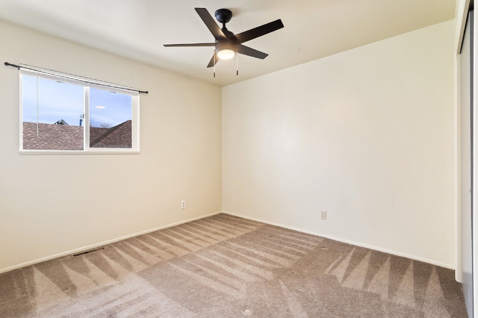 Spacious 3-Bedroom Duplex in the Ivywild Neighborhood – Steps from Ivywild School and Local Hotspots property image