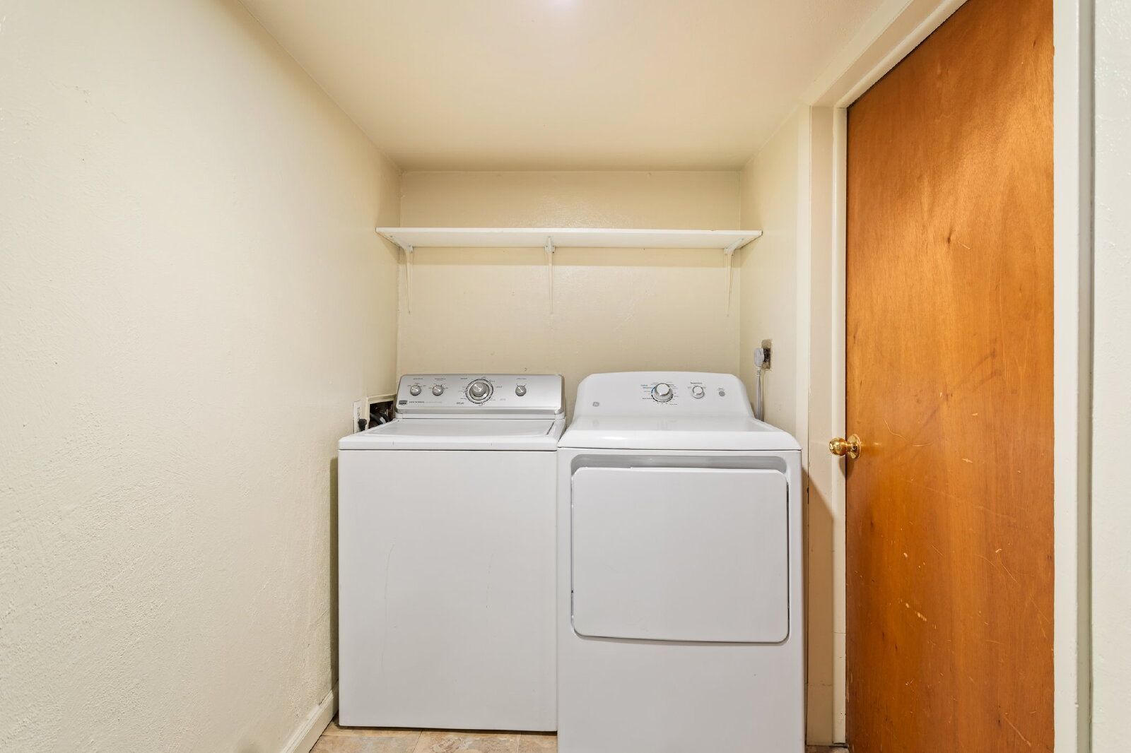 Spacious 3-Bedroom Duplex in the Ivywild Neighborhood – Steps from Ivywild School and Local Hotspots property image