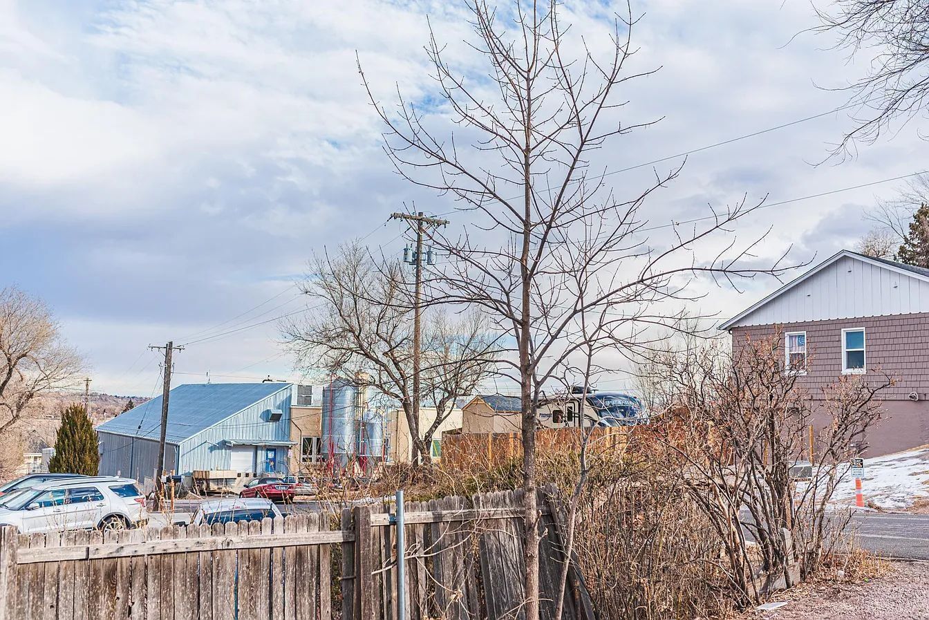 Spacious 3-Bedroom Duplex in the Ivywild Neighborhood – Steps from Ivywild School and Local Hotspots property image