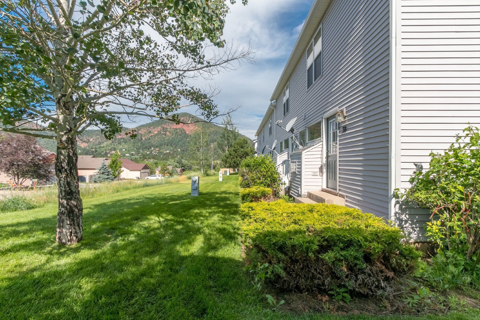 Spacious 3-Bedroom Townhome with Main-Level Primary Suite and Gas Fireplace in Palmer Lake – Water, Sewer & Trash Included property image