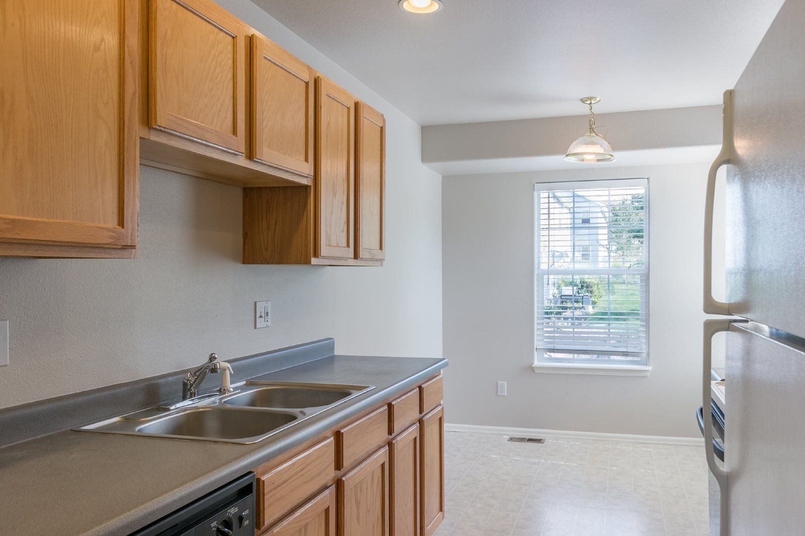 Spacious 3-Bedroom Townhome with Main-Level Primary Suite and Gas Fireplace in Palmer Lake – Water, Sewer & Trash Included property image