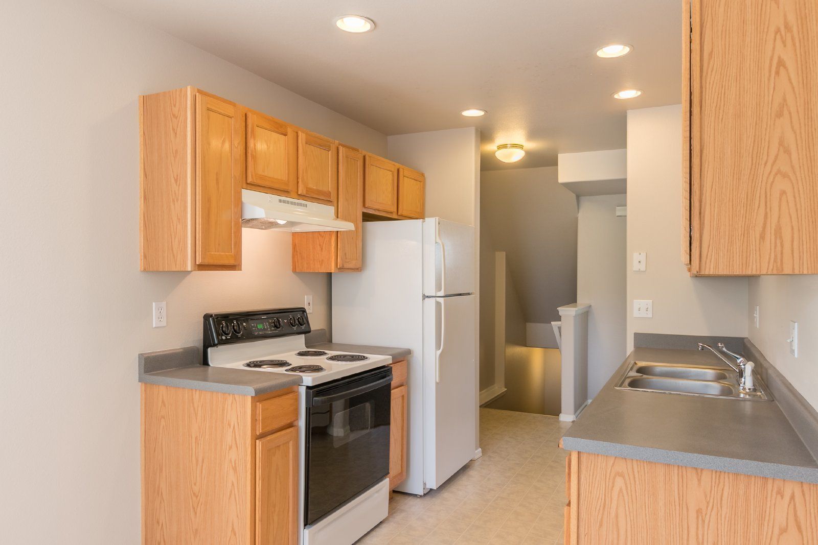 Spacious 3-Bedroom Townhome with Main-Level Primary Suite and Gas Fireplace in Palmer Lake – Water, Sewer & Trash Included property image