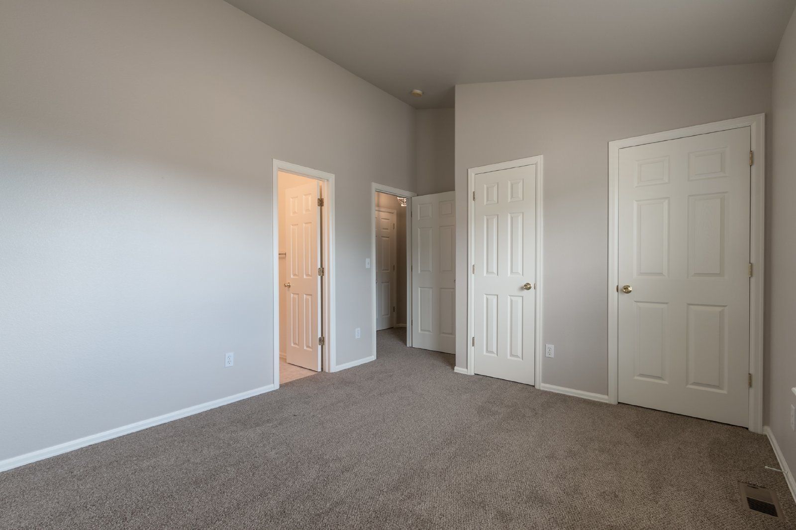 Spacious 3-Bedroom Townhome with Main-Level Primary Suite and Gas Fireplace in Palmer Lake – Water, Sewer & Trash Included property image