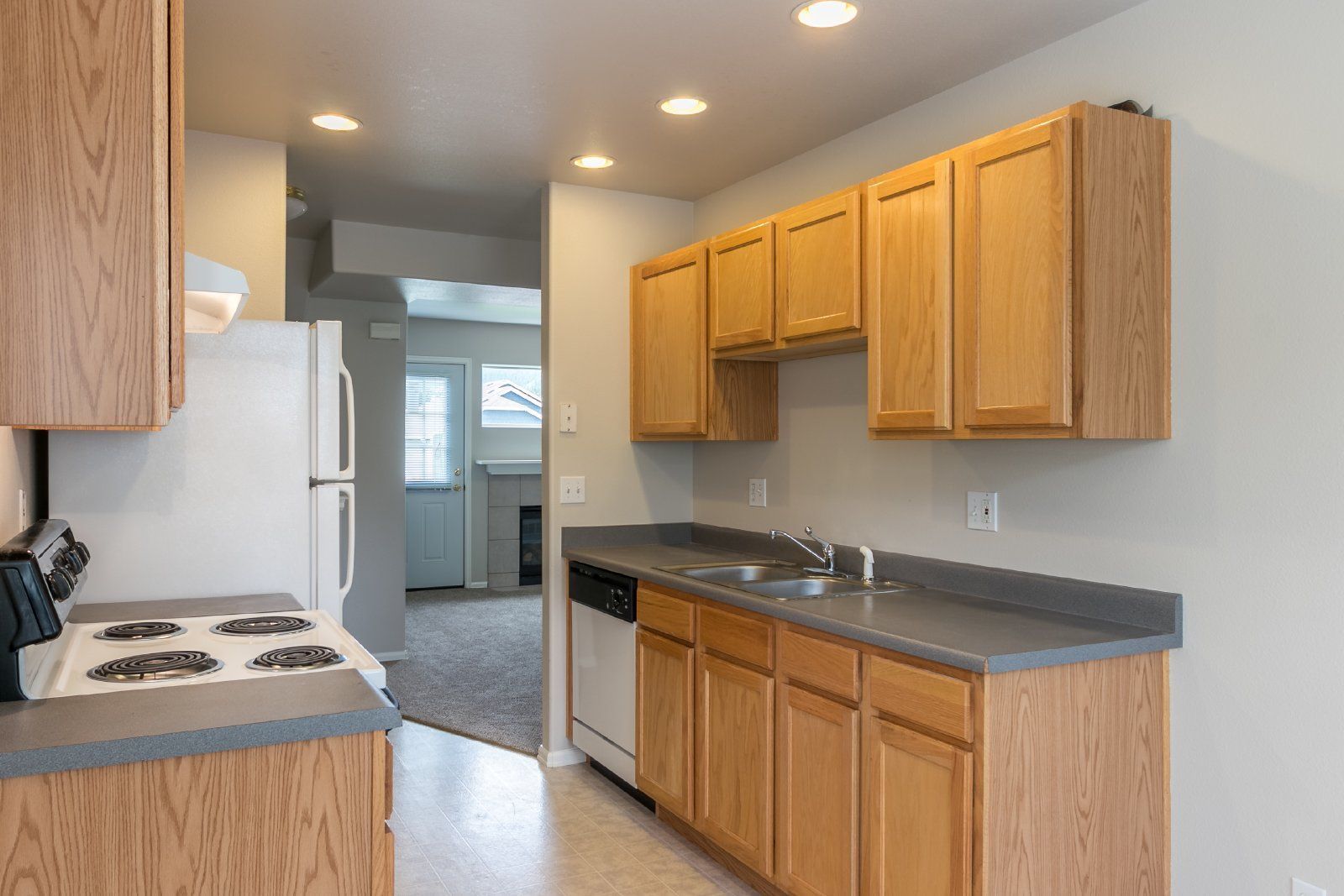 Spacious 3-Bedroom Townhome with Main-Level Primary Suite and Gas Fireplace in Palmer Lake – Water, Sewer & Trash Included property image