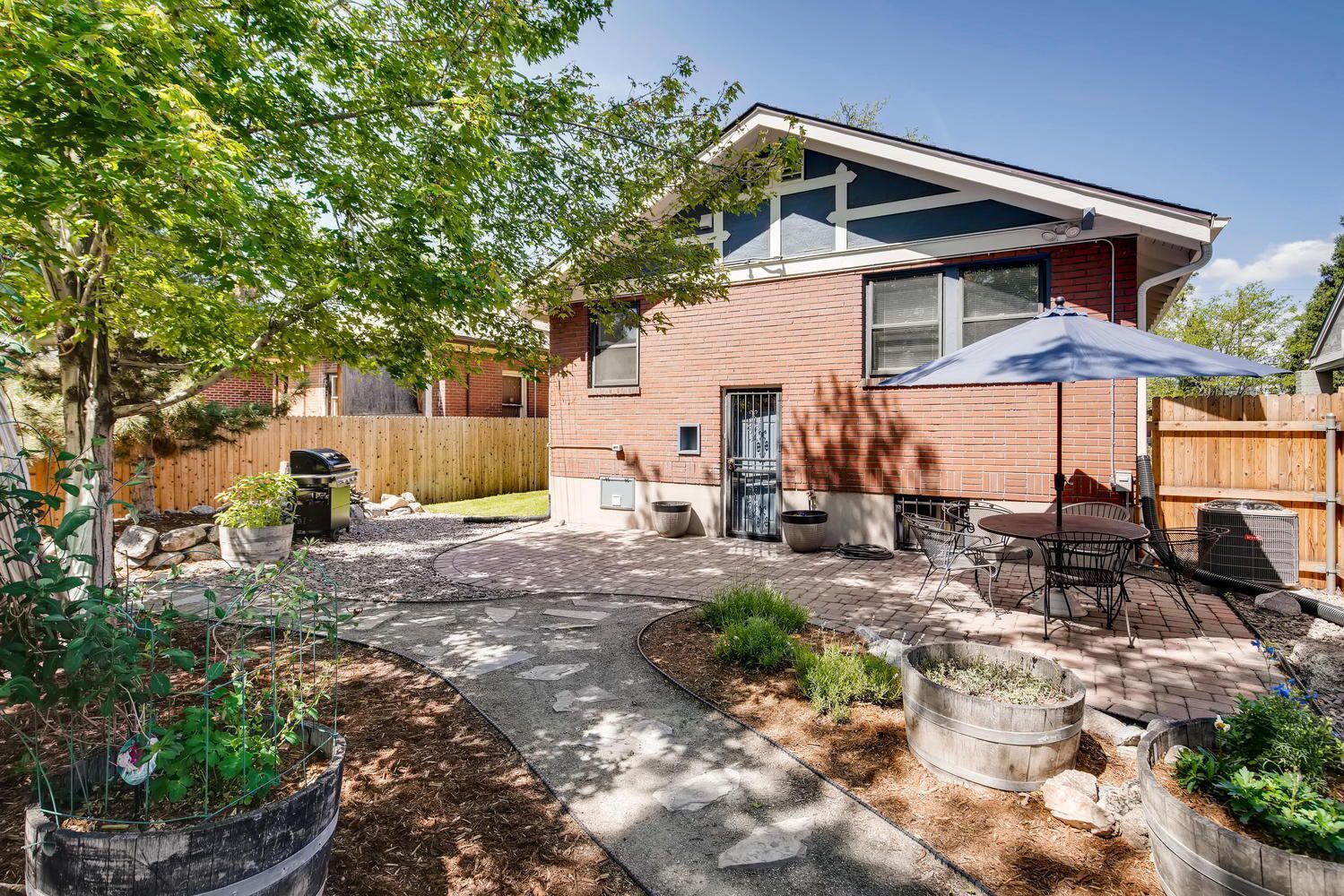 Charming Garden-Level 2-Bedroom Apartment with Office in Washington Park West property image