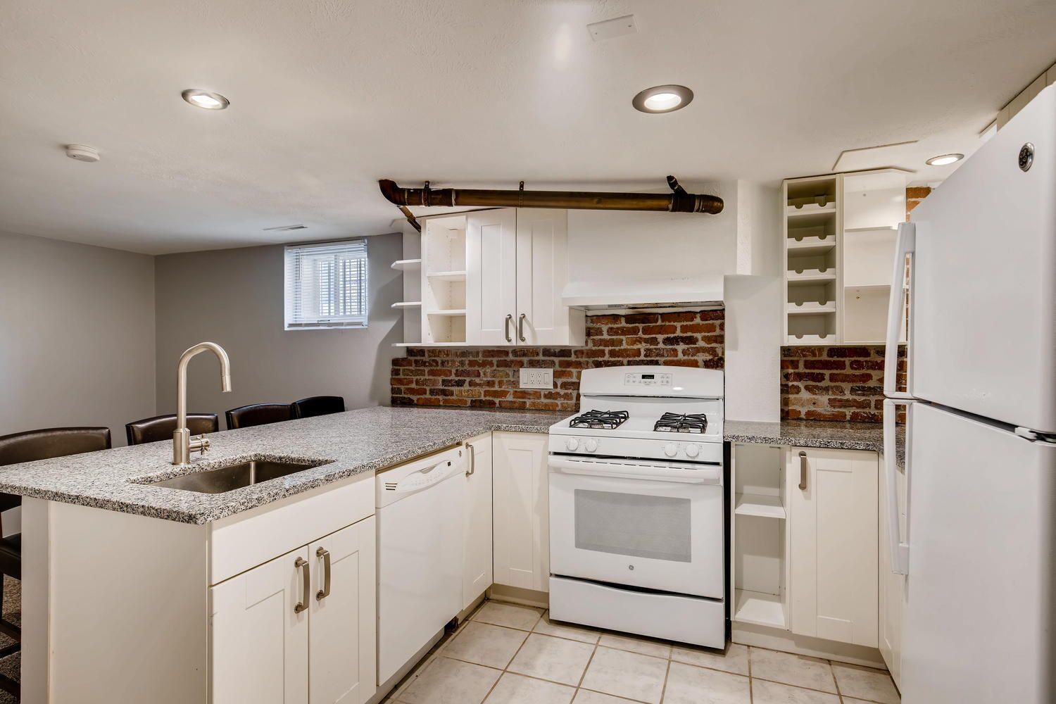 Charming Garden-Level 2-Bedroom Apartment with Office in Washington Park West property image