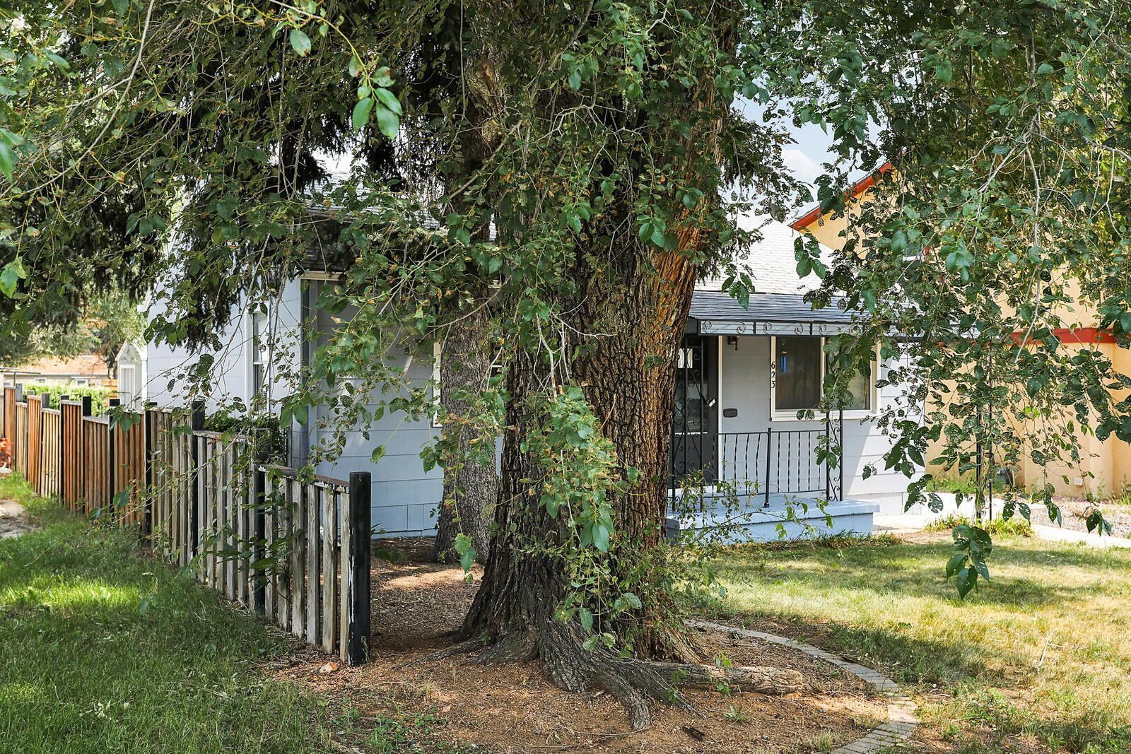 Well-Maintained 2-Bedroom Home Near Downtown Colorado Springs with Detached Garage property image