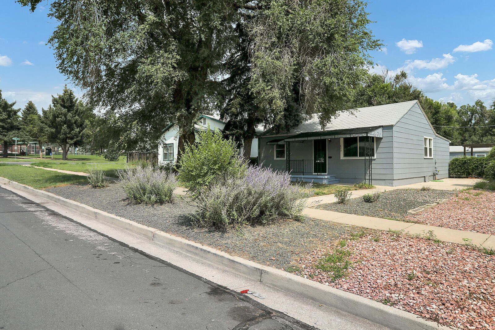 Well-Maintained 2-Bedroom Home Near Downtown Colorado Springs with Detached Garage property image