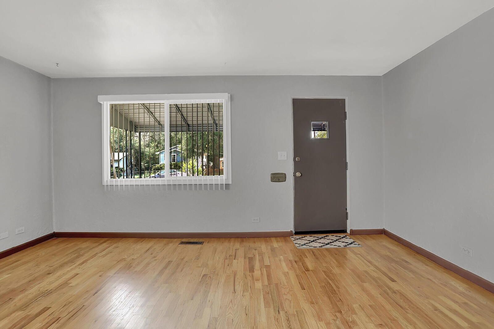 Well-Maintained 2-Bedroom Home Near Downtown Colorado Springs with Detached Garage property image
