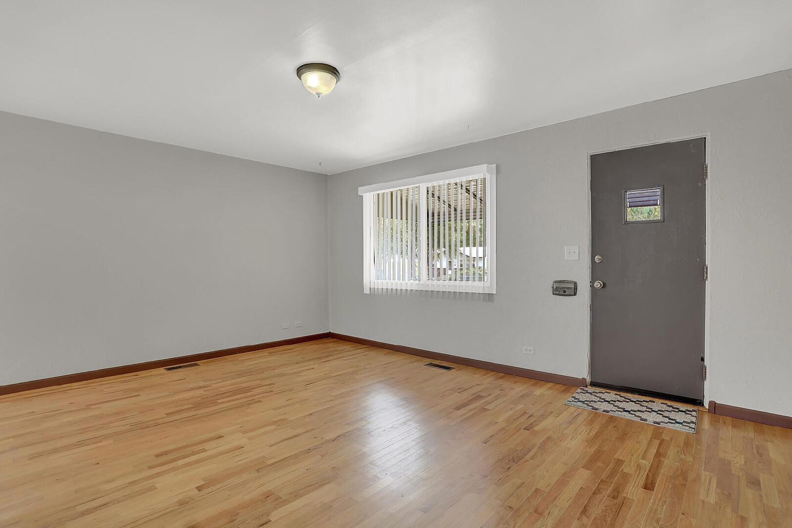 Well-Maintained 2-Bedroom Home Near Downtown Colorado Springs with Detached Garage property image