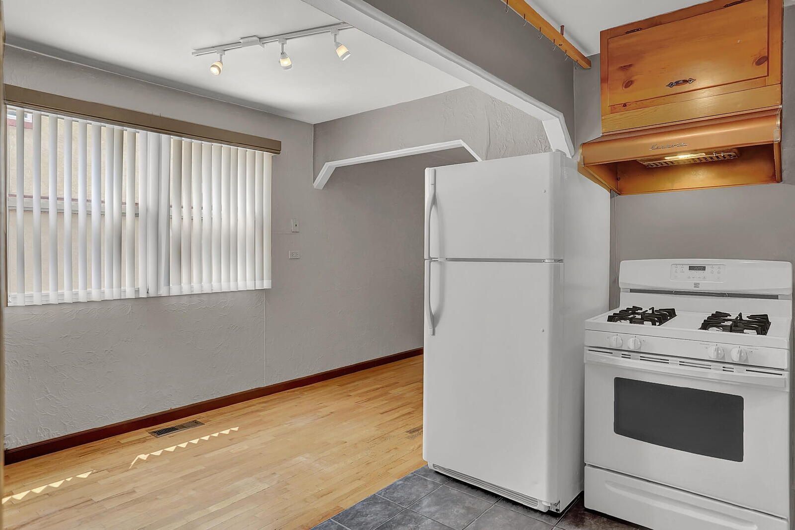 Well-Maintained 2-Bedroom Home Near Downtown Colorado Springs with Detached Garage property image