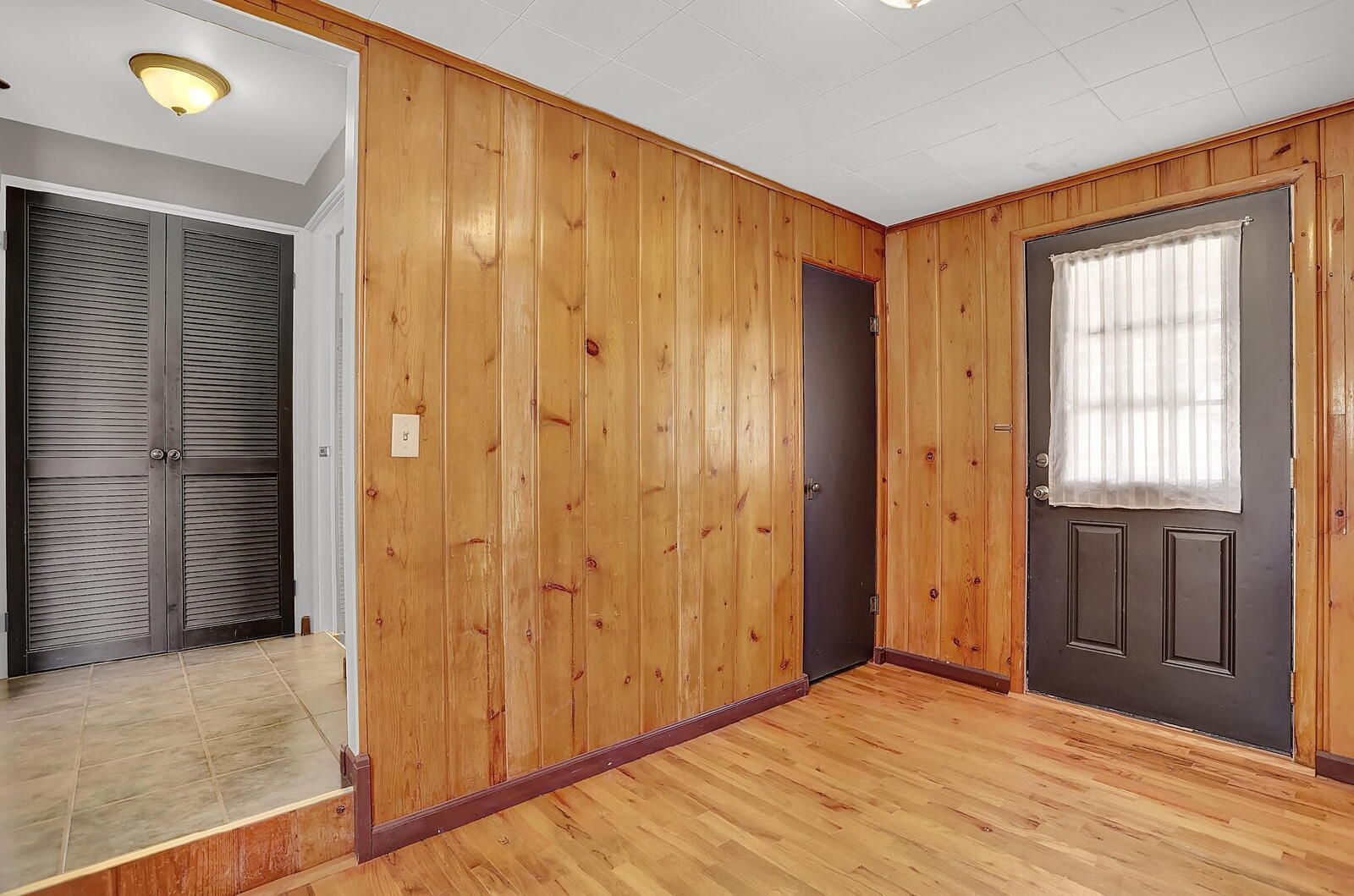 Well-Maintained 2-Bedroom Home Near Downtown Colorado Springs with Detached Garage property image