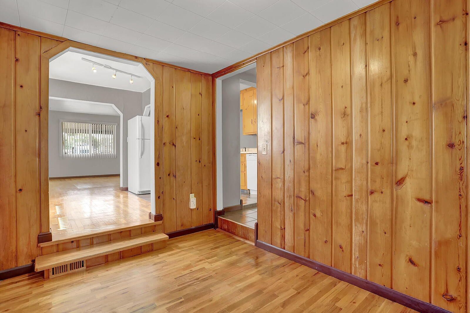 Well-Maintained 2-Bedroom Home Near Downtown Colorado Springs with Detached Garage property image