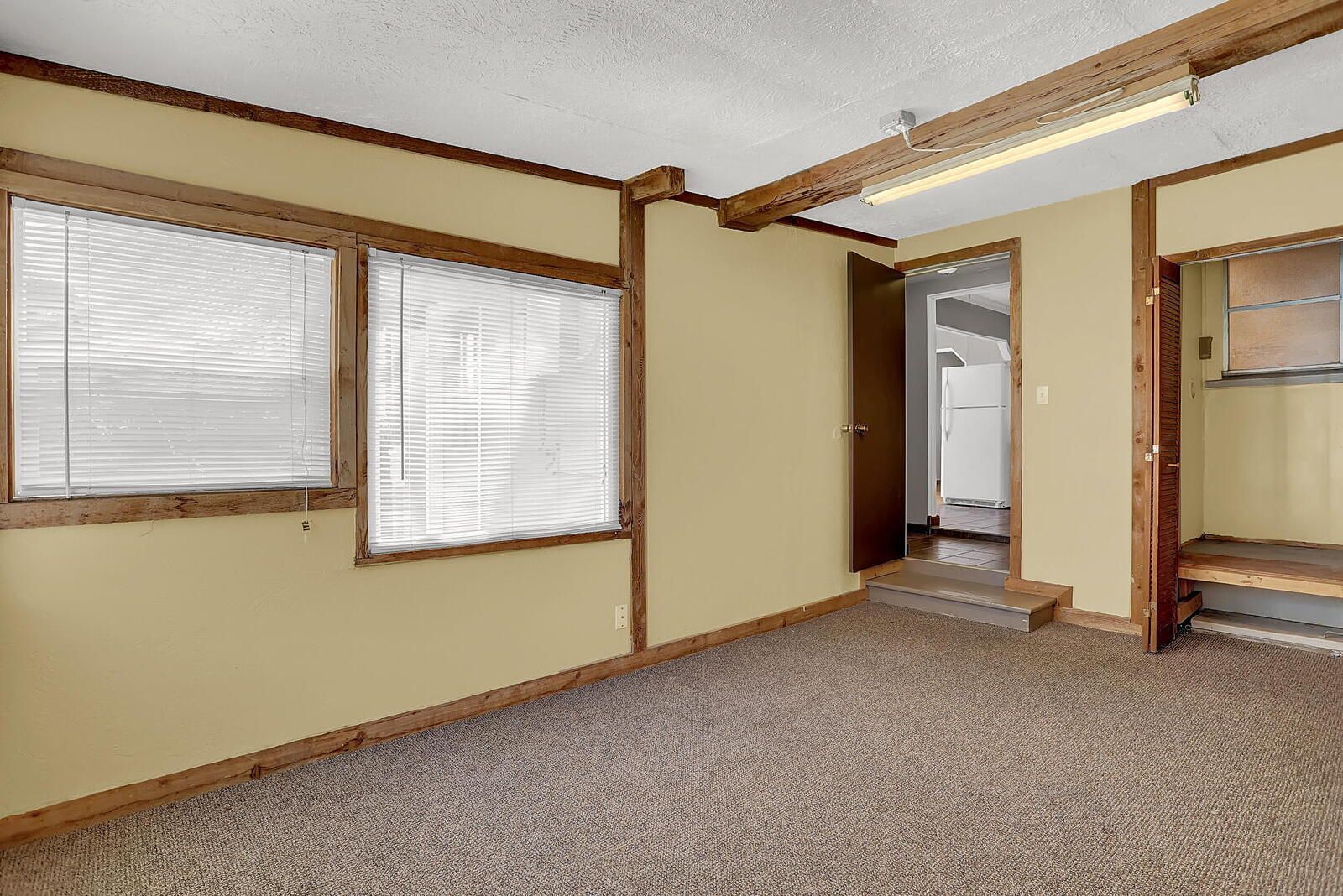 Well-Maintained 2-Bedroom Home Near Downtown Colorado Springs with Detached Garage property image